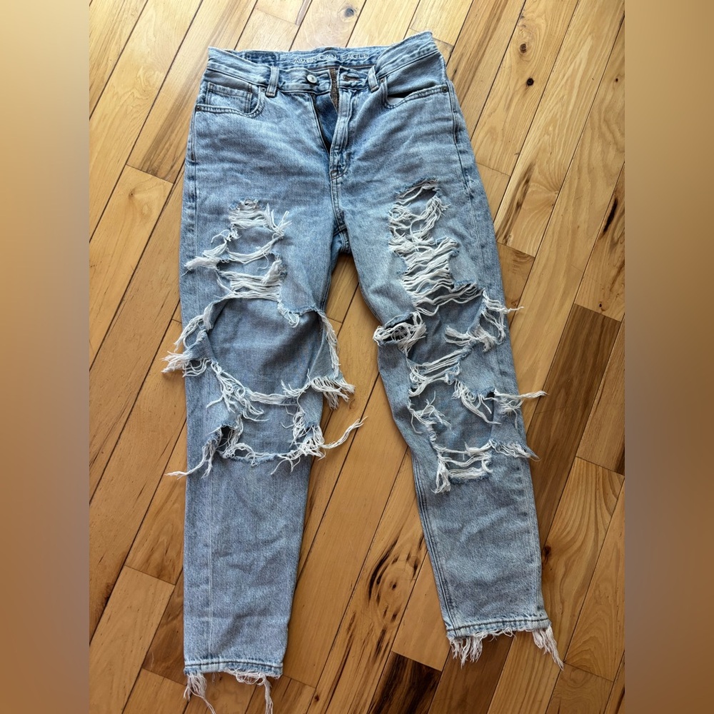American Eagle Outfitters Light Blue Distressed Boyfriend Jeans